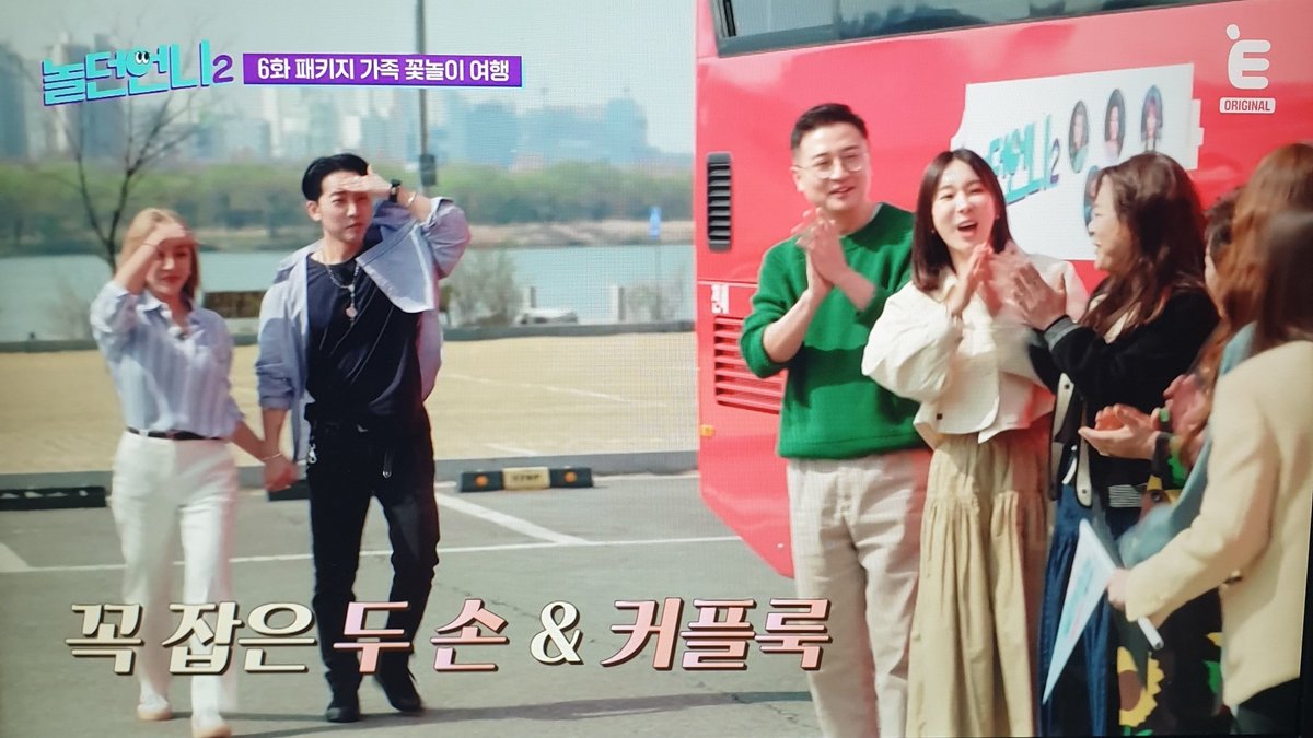 yam_GGAE's tweet photo. 웨이브로 놀던언니 다시보는데 넘 꿀잼이다 나르샤 남편 황태경 씨도 착하고 귀여워. 르샤언니는 항상 예쁘고❤❤ 놀던언니2 6화 너무웃김 https://t.co/QDgN42BIfQ