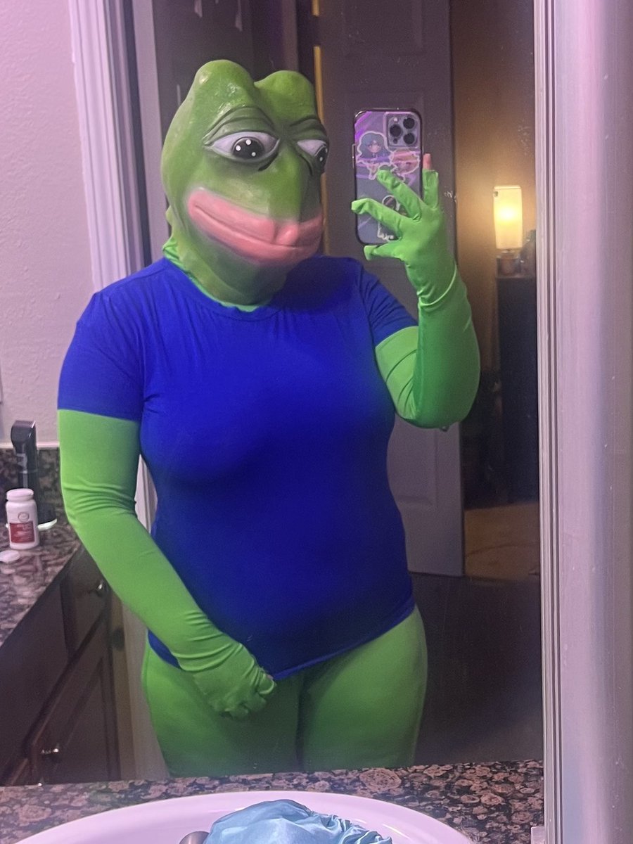 chibisav's tweet photo. The duality of man https://t.co/2zQGEkGgTP