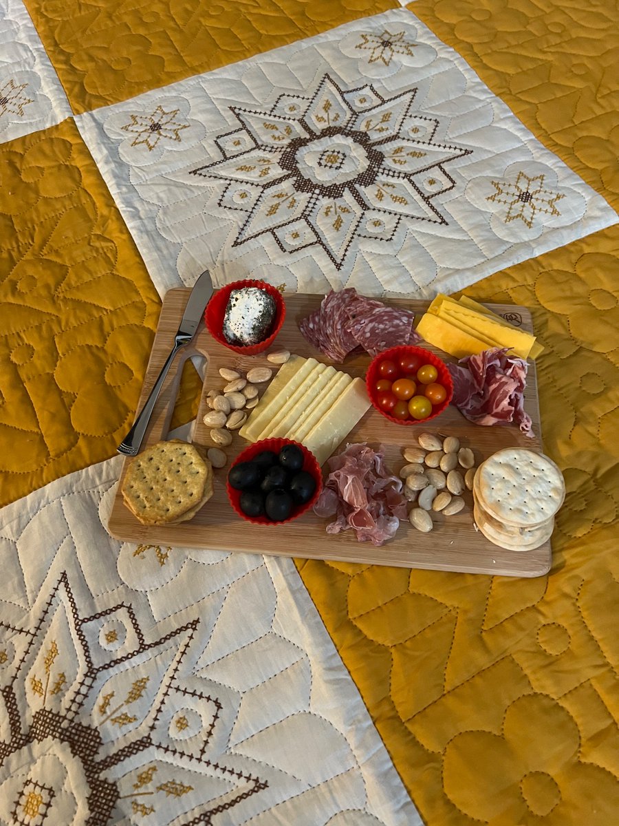 klarinet12's tweet photo. Date night at home https://t.co/9HzCY7sawD