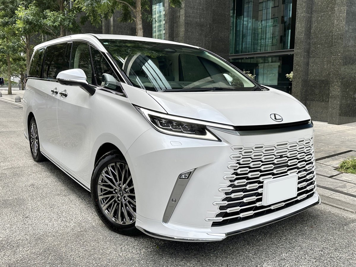 nauchan___'s tweet photo. LM500h納車🤍LM仕様をバカにしてきた奴ら息してるかな？ https://t.co/xGWU4pcOO7