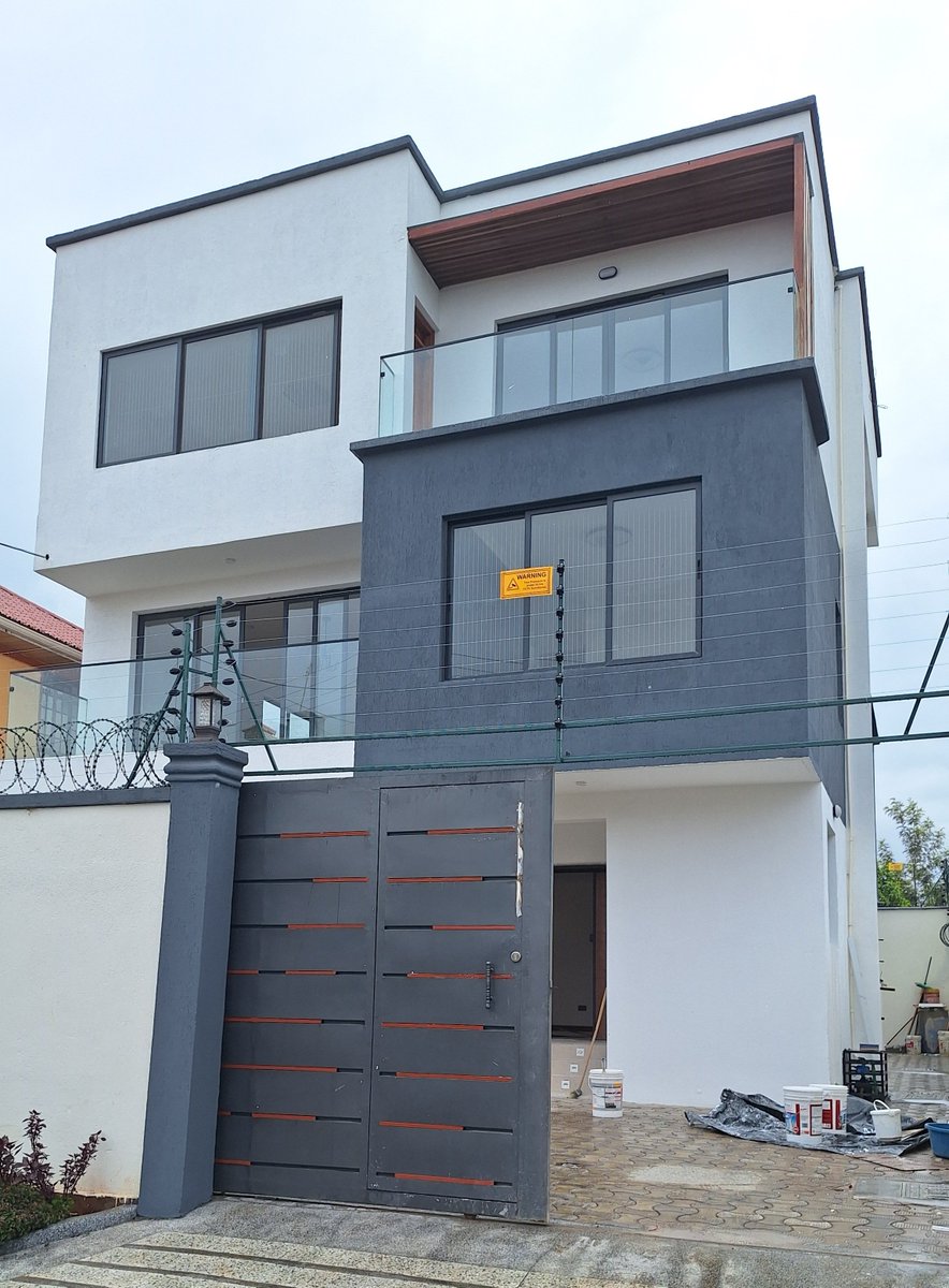 HouseDesignsKe's tweet image. Let me take you inside this house we've put up in Kasarani. Enjoy 😉