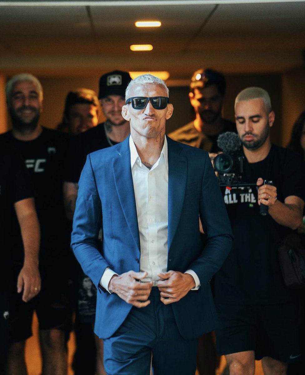 LeColisee_off's tweet photo. LA PROPAGANDA OLIVEIRA EST DE RETOUR POUR VOUS JOUER UN MAUVAIS TOUR ! 🔙

Il n’est pas trop tard pour nous rejoindre, le run vers le titre ne fait que commencer ⏳🏆 

#UFC309 https://t.co/O7g2Tw1PKP