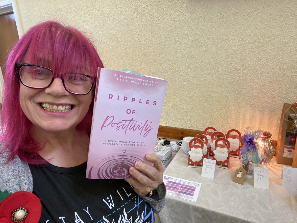 lisamatthewman's tweet photo. Had lots of fun at the locale gate yesterday sharing Scentsy goodies and our Ripples of Positivity book. 💖😍💖

#singingscentsylady #ripplesofpositivity https://t.co/yPtysAGgJW
