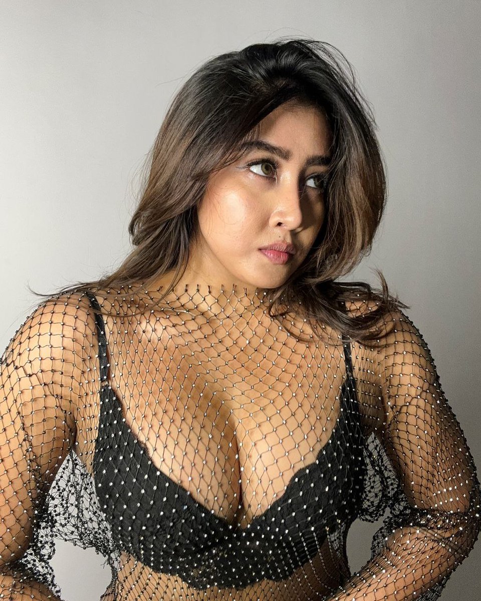 NotYourVixenX's tweet photo. I was ready for a party but he canceled the plan again 😤 https://t.co/sttPTfQ0cP