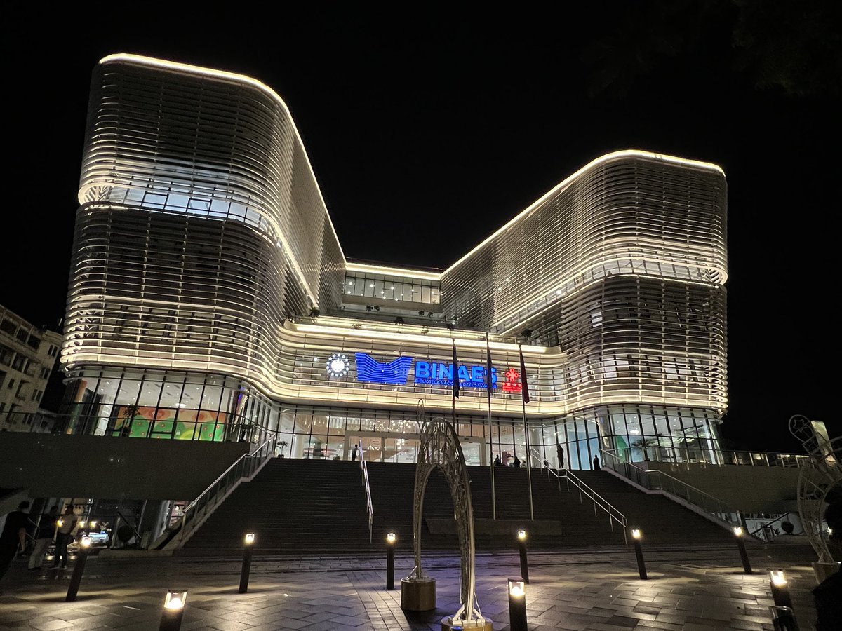 In the new library of #BitcoinCountry #ElSalvador, hidden on the 3rd floor, there are just 12 books on #Bitcoin, 5 of them on cryptocurrencies.
<a href="/stacyherbert/">Stacy Herbert 🇸🇻🚀</a> please add more - we would have expected at least 21+ books clearly visible in the entrance area.
<a href="/nayibbukele/">Nayib Bukele</a>