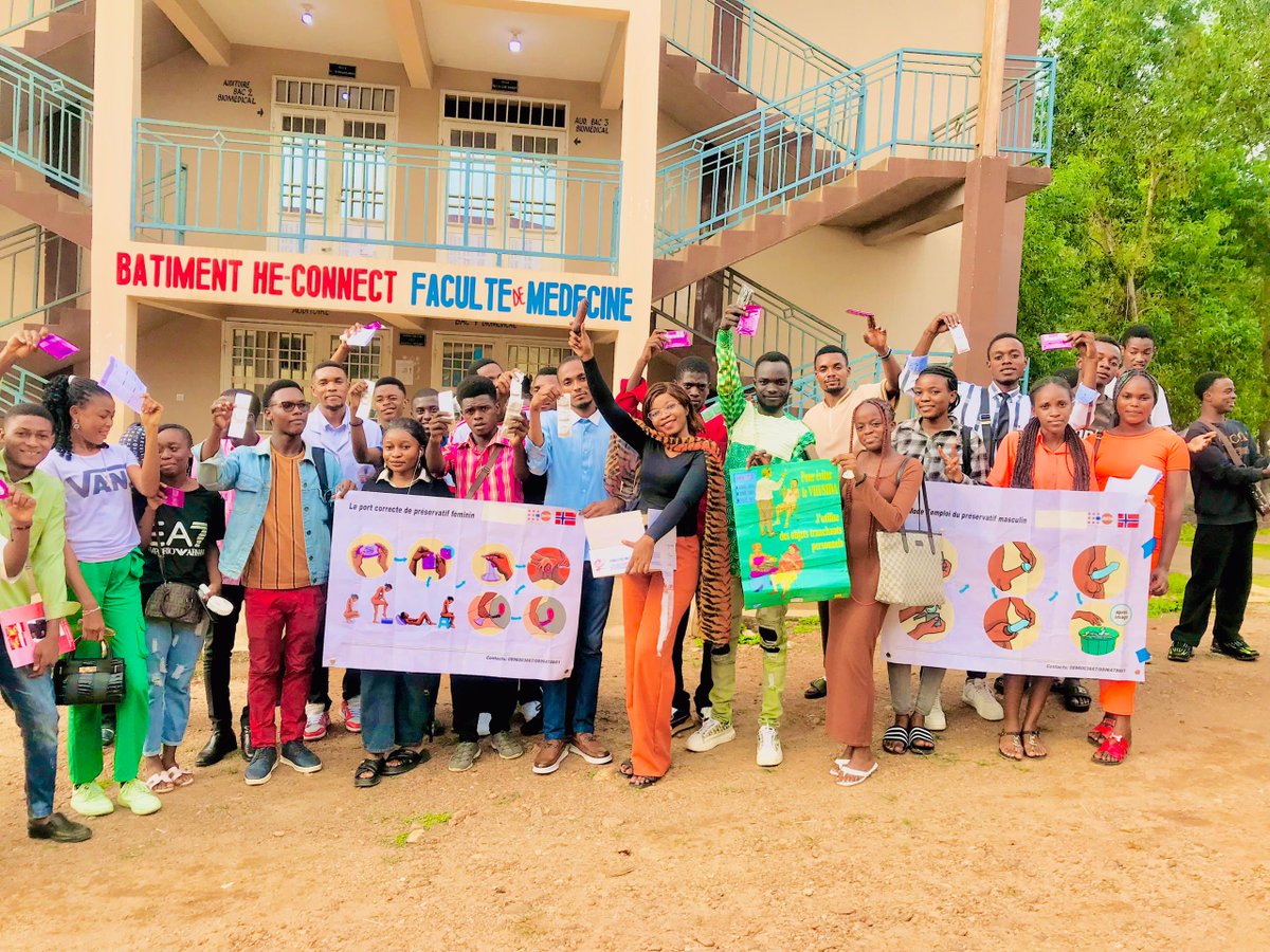 abefnd_rdc's tweet photo. 50 étudiants dont 35 garçons et 15 filles sensibilisés à Boma par les pairs éducateurs du MAJ-ABEF-ND Kongo Central en collaboration avec les étudiants de la faculté de Médecine L1LMD entrant et L1LMD sortant de l'Université d'État Président Joseph Kasa-Vubu. @IPPFAR @UNFPARDC https://t.co/iBjYjKWgRA