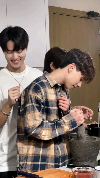 siengei6226's tweet photo. So sweet 🥴
#Kimoly🇰🇷🇰🇭🚢
#yetboys
#aritistmonsters25official https://t.co/EEj2zO4b3w