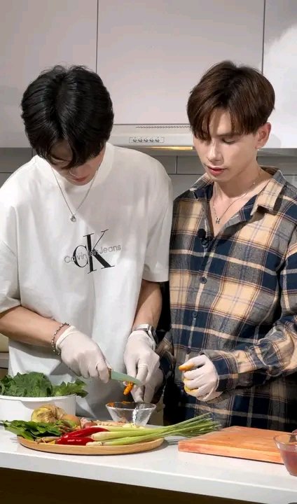 siengei6226's tweet photo. So sweet 🥴
#Kimoly🇰🇷🇰🇭🚢
#yetboys
#aritistmonsters25official https://t.co/EEj2zO4b3w