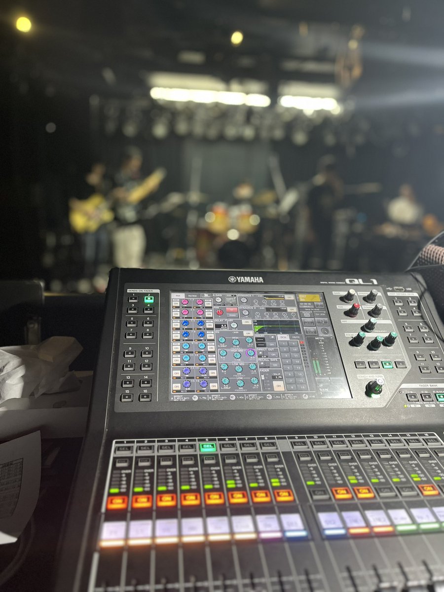 yuzuru_eth's tweet photo. やっぱYAMAHAは安定やなー久々で色々忘れてたけど苦笑、ようやく操作性思い出して手が動くようになったー！
今から本番！

#Yamaha 
#QL1 
#音響 https://t.co/IypMqIKvoT