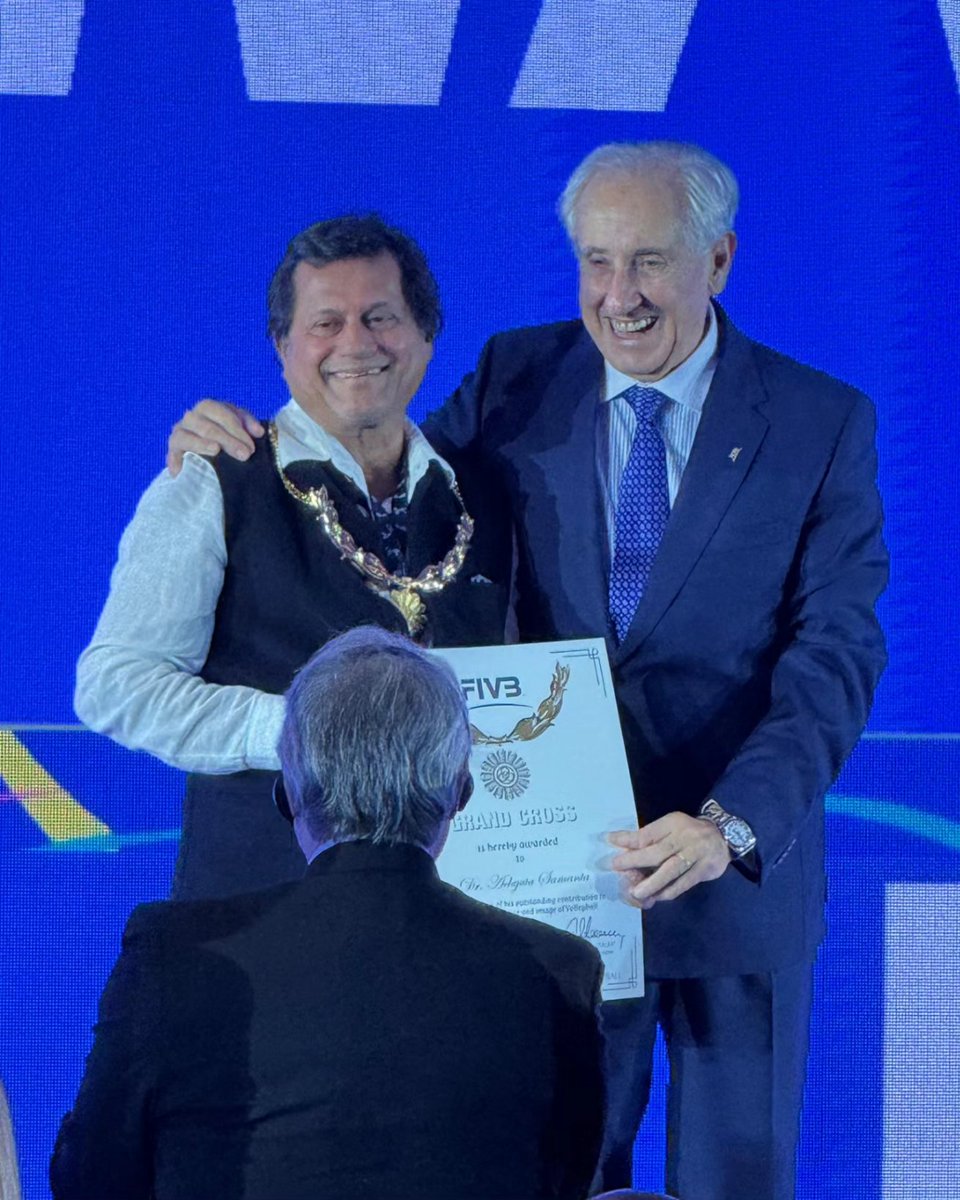 achyuta_samanta's tweet photo. I feel deeply honoured and humbled to receive the prestigious FIVB Grand Cross Award, the highest accolade in volleyball, presented by Dr Ary Graça, President of FIVB, in the presence of representatives from 220 countries.
1/4 https://t.co/fCxDMyu5lw