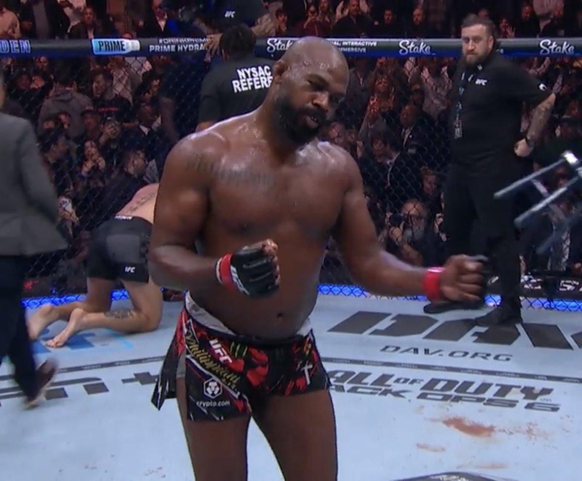 hockeyparlay's tweet photo. The baddest motherfucker on the planet! #bonesjones #UFC309 and he hit the @realDonaldTrump dance 😂🇺🇸 https://t.co/B9dRsaDKnn