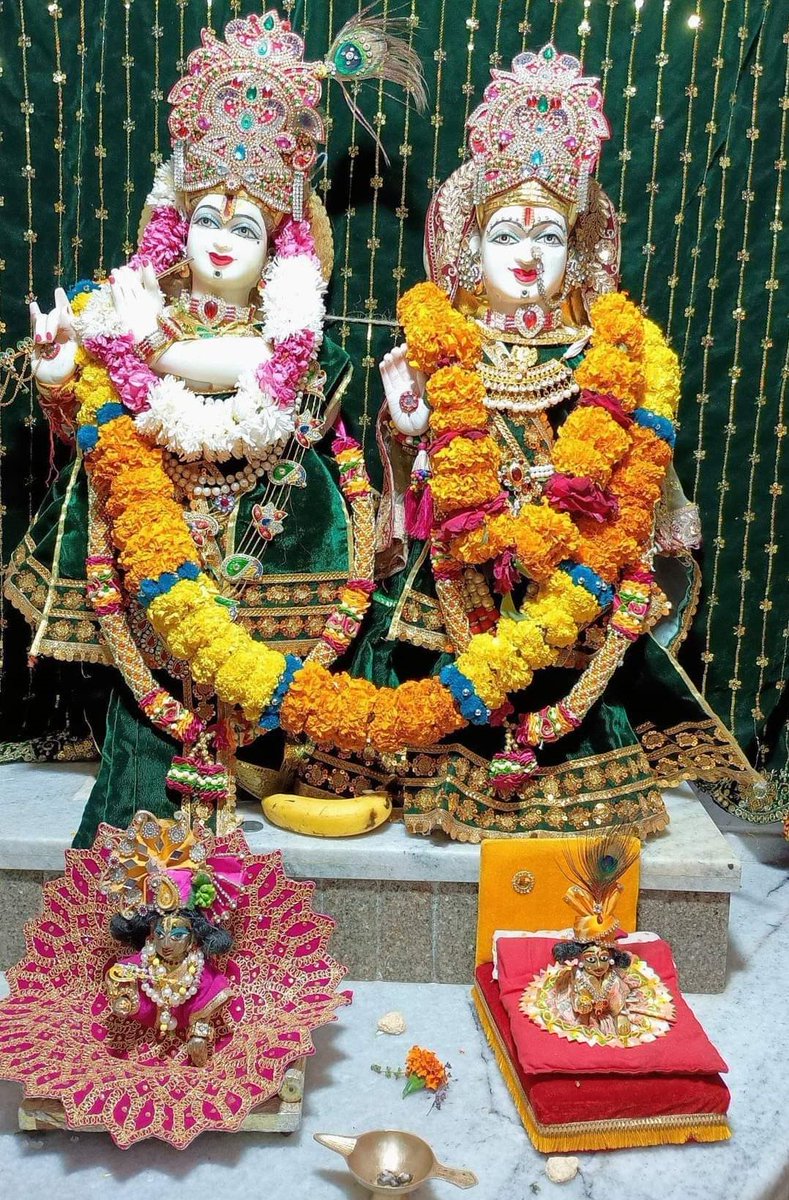 मनुष्य स्वयं अपने उद्धार का साधन है
 और स्वयं ही अपने पतन का कारण भी है।
 अतः आत्म-संयम से स्वयं का कल्याण करें...!!🌿

जय श्री राधे कृष्णा 🙏🙏