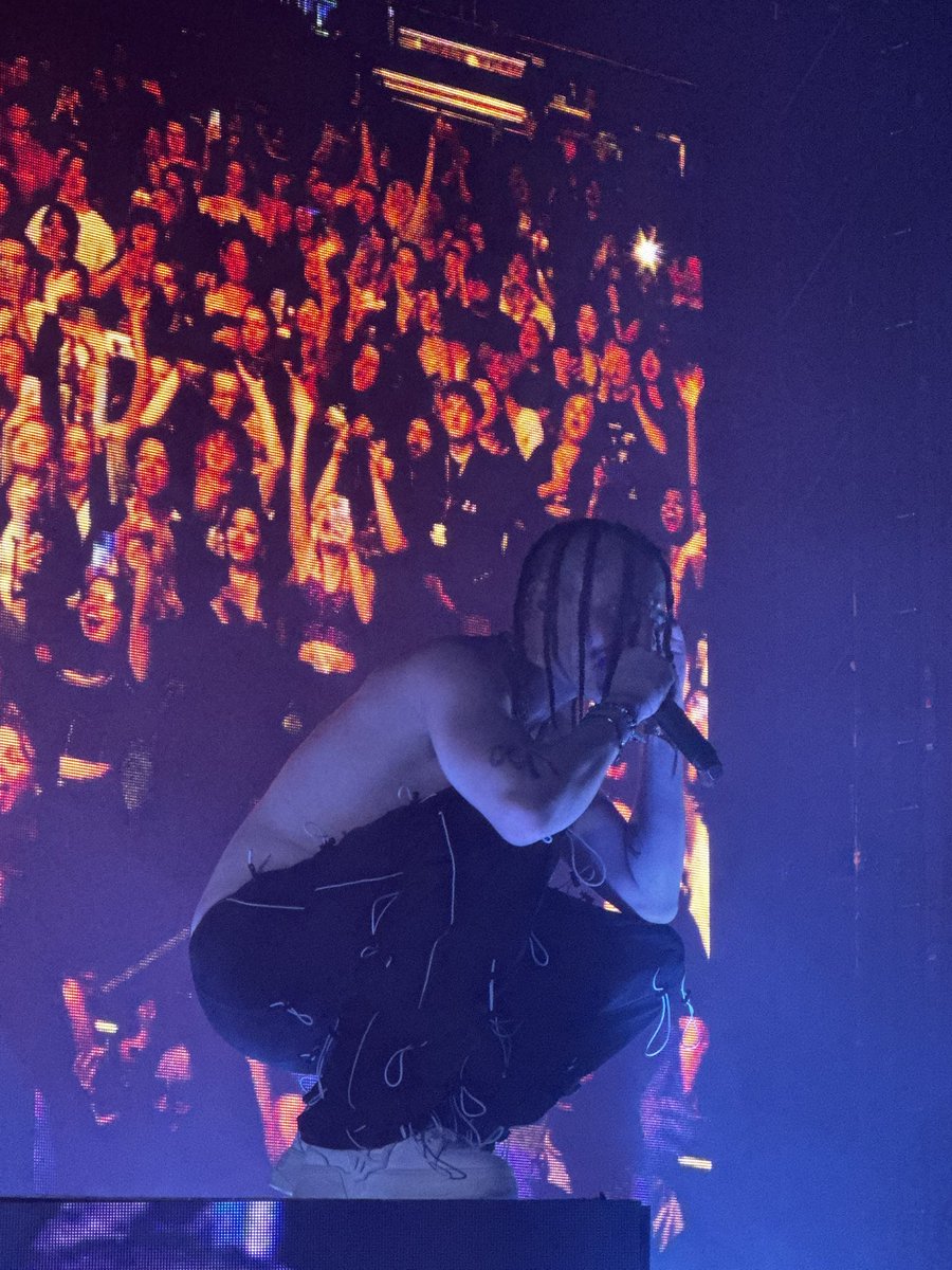 atlantic_c36139's tweet photo. #lostinphoenix #chaseatlantic #clintoncave #mitty @ChristianAntho @MitchelCave @ClintonCave #arizona https://t.co/OUxuMFBGYo