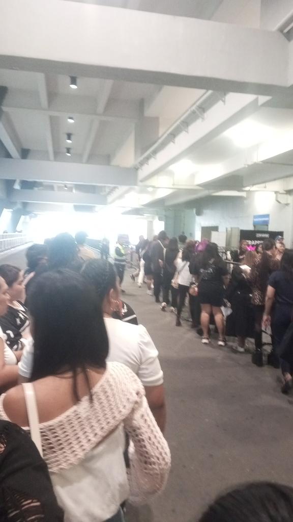 MikzMerch's tweet photo. @mikakimikz Nasa pila po ako ng floor standing https://t.co/MqUplBER9M