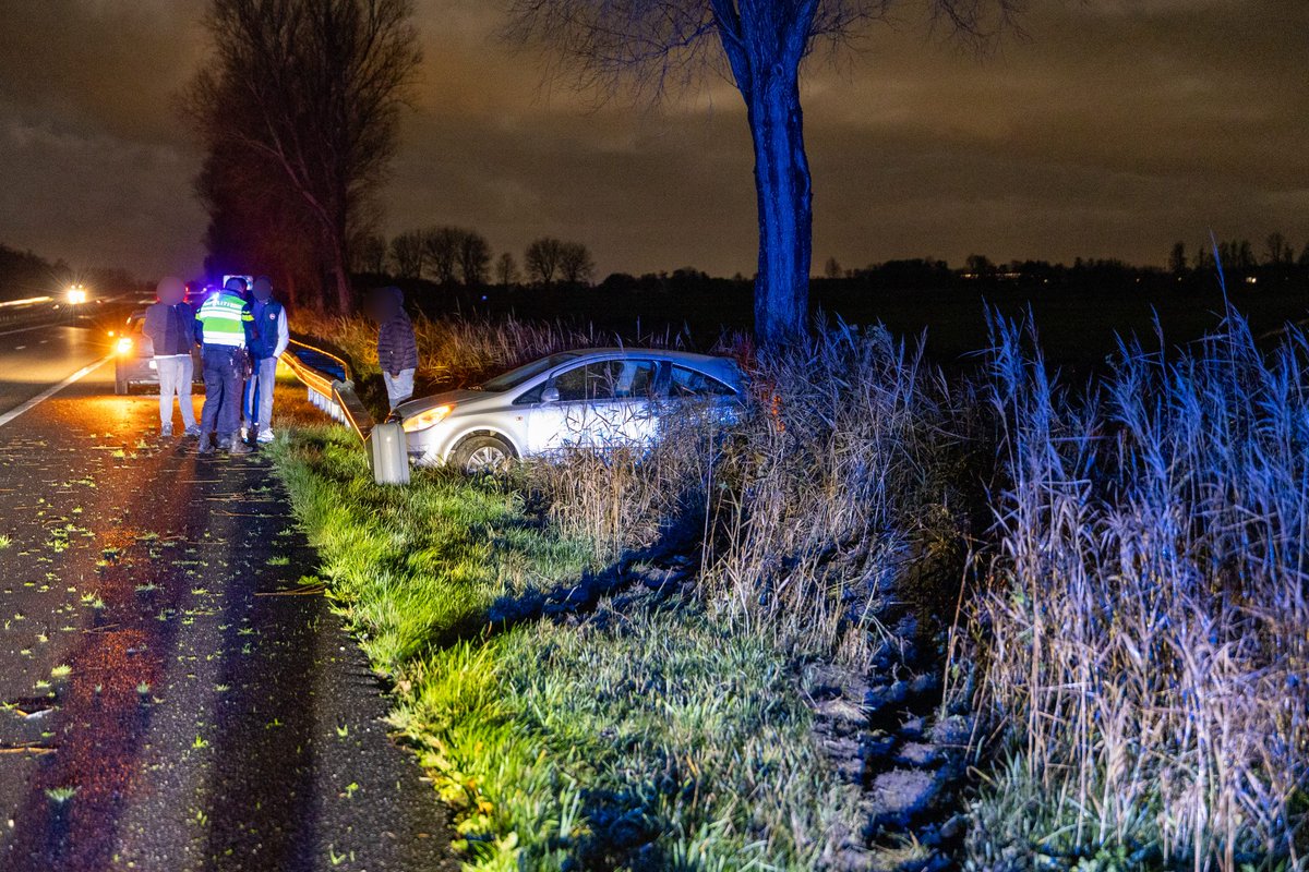 Eenzijdig ongeval op A7 door uitwijken voor hazen