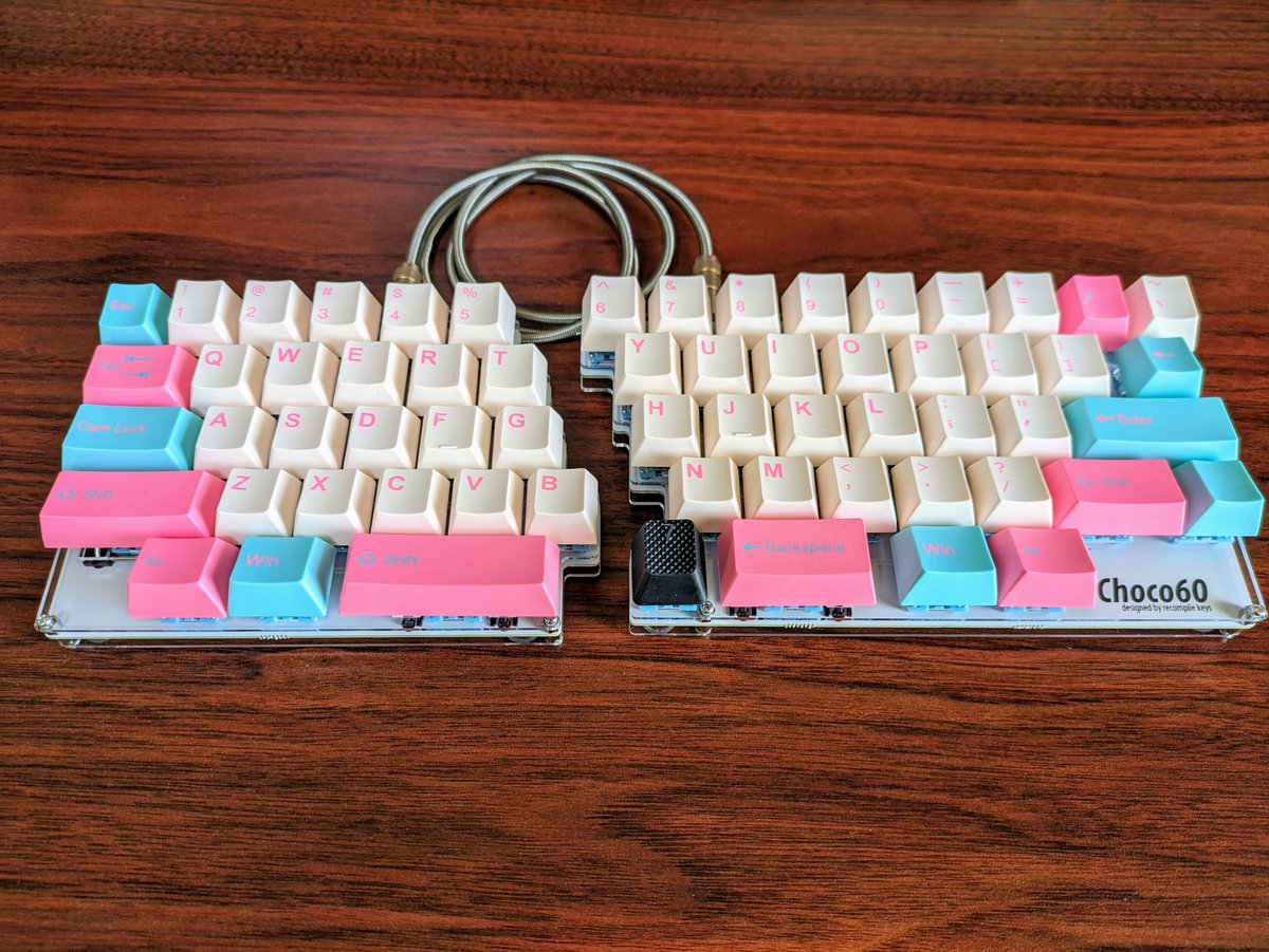 agana_4g's tweet photo. 出来ました!!!!!🎉🎉🎉🎉🎉
キーボード:Choco60 Rev.2.0
スイッチ:Yushakobo Fairy Silent Linear Switch
キーキャップ:Tai-Hao Miami Surf Cubic ABS Double shot Keycap Set
#自作キーボード
#Choco60 https://t.co/CiEzwWDW5k