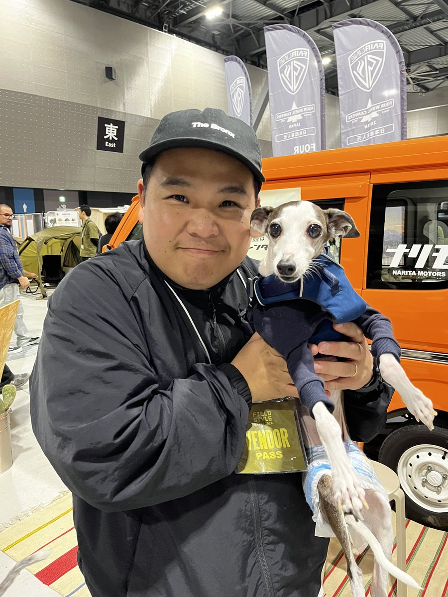 ginkiti's tweet photo. フィールドスタイル‼️

ナリモレンタカーブースで、豚さんにお願いをして我が家のワンコとツーショット🐶

豚さん、ありがとうございました😊 https://t.co/pXLoqZ8bNS