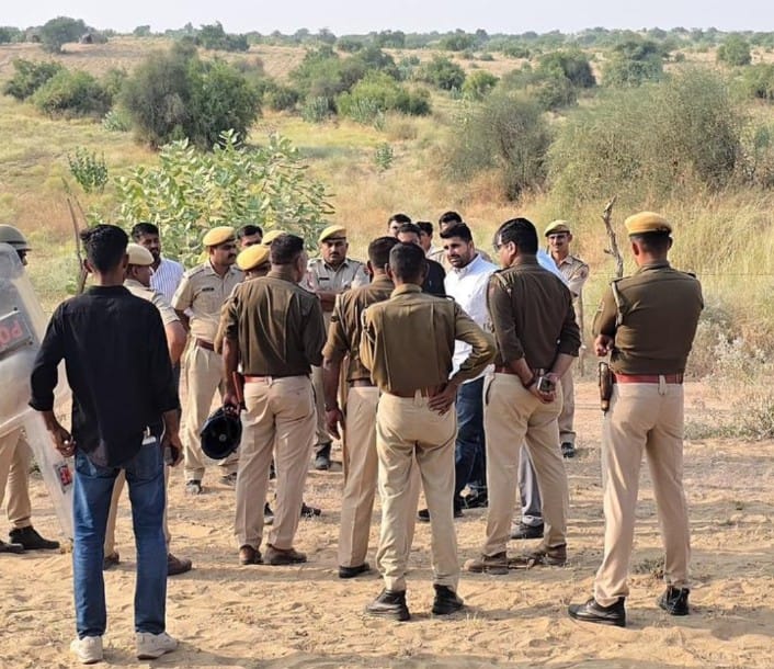 NimbSingh18's tweet photo. हमारी मिट्टी की खुशबू और ओरण की हरियाली हमारी असली पहचान है। ओरण, मंदिर और गोमाता इनके लिए दिया बलिदान है हमारी पहचान।

 #ओरण_हमारी_विरासत 
@RavindraBhati__ 
@inda_sahab https://t.co/bobgUh2Rbx