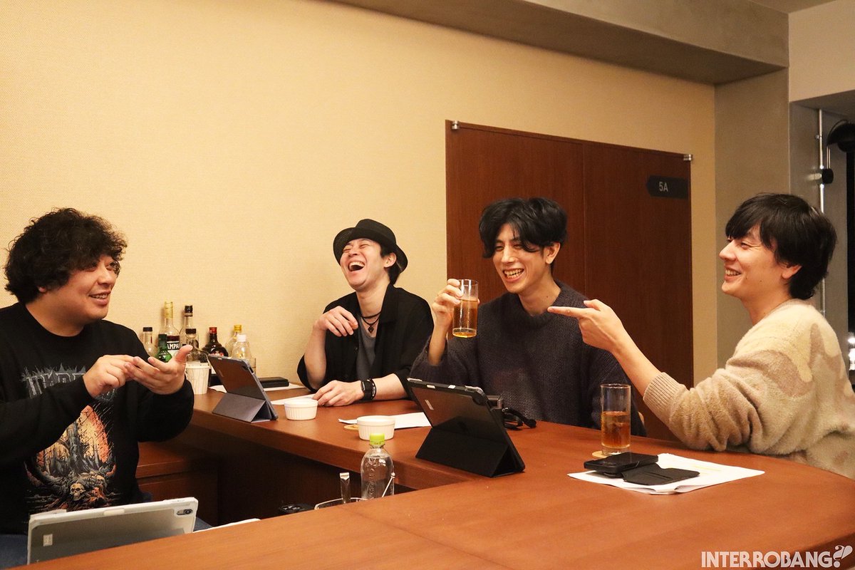 interro_staff's tweet photo. #flumpool 月1回のファンクラブ生配信
INTERRO LIVE vol. 35
本日11月17日(日) 21:00～‼️

ご都合の合う方は、是非リアルタイムで生配信をご覧ください！

📍配信詳細
https://t.co/g2oTJioLOd

今からのご入会でも視聴可能です!
https://t.co/DuXncutvwn

#INTERROBANG #インテロライブ https://t.co/qFPDYDfJLJ
