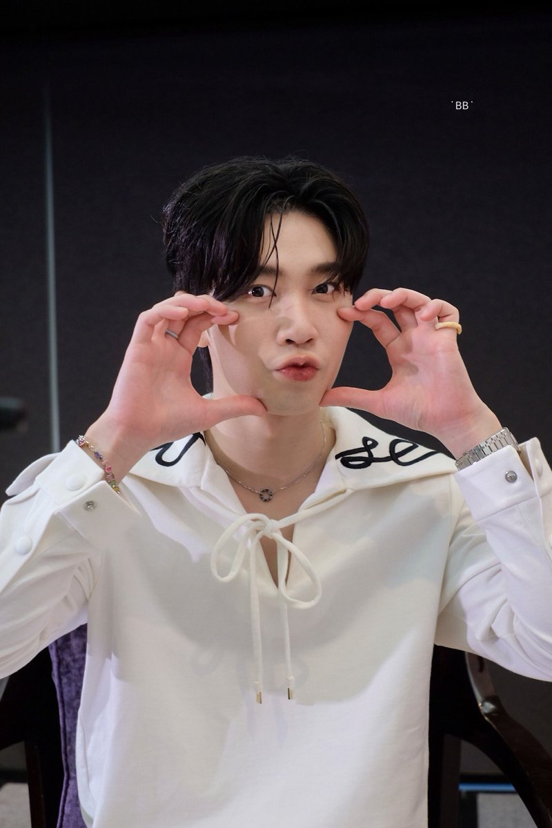 BBandthe_'s tweet photo. ขอถ่ายรูปหน่อยค้าบ 🥺📸
#BuddyBestiesxYim https://t.co/4sctCmXFCQ