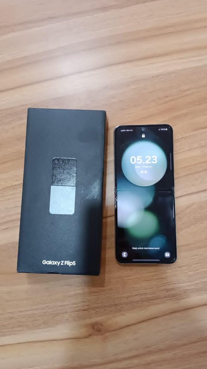 TokoAbcd's tweet photo. WTS Samsung Galaxy Z Flip 5😍😍🥰🥰

Kondisi:  baru pemakaian 2 minggu, all amooth no scratch,  100% battery condition🔥

Harga: 8,5 juta

Domisili: Depok
DM untuk info lebih lanjut atau penawaran terbaik. First come, first serve! 💌 https://t.co/oK92ukYKT7
