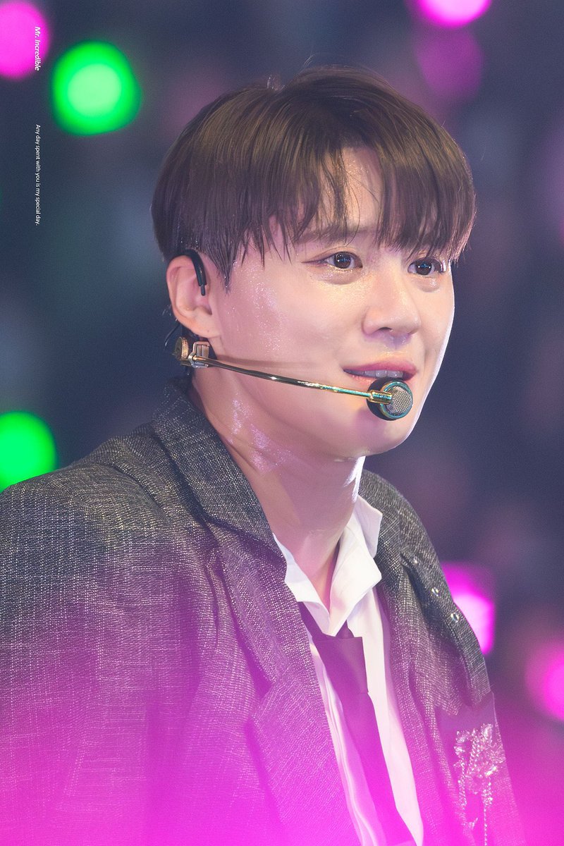 악착같이 버티고 
악착같이 이겨내자 
준수도 코코넛들도