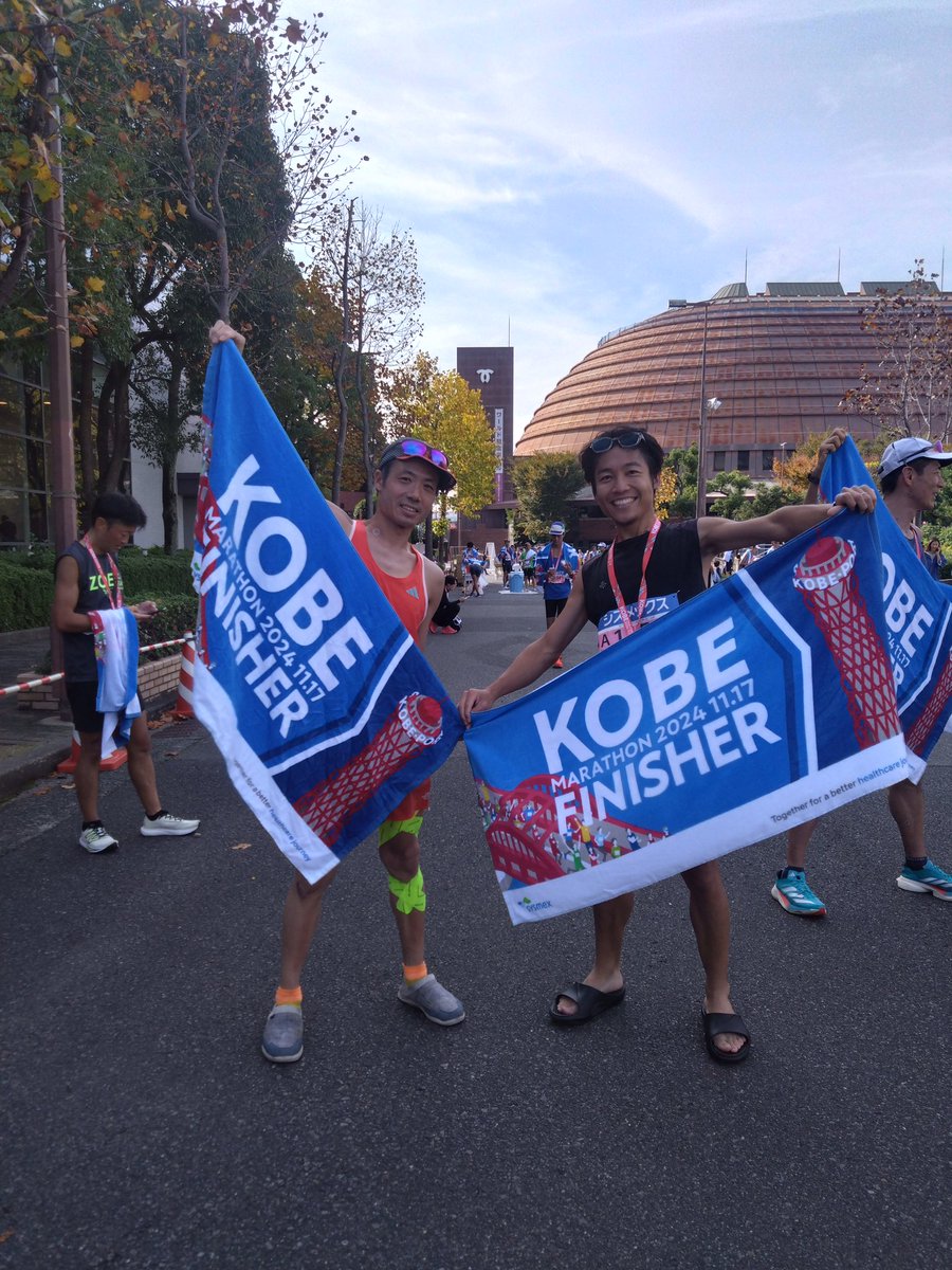 6te8cd's tweet photo. 神戸マラソン、神戸大橋でちゃんと撃沈してきました。
夏に距離走れなかったので、非常に苦しい走りになりました😅　フルは誤魔化しきかないなぁ。
#garmin #beatyesterday https://t.co/Y58hzMgmYE