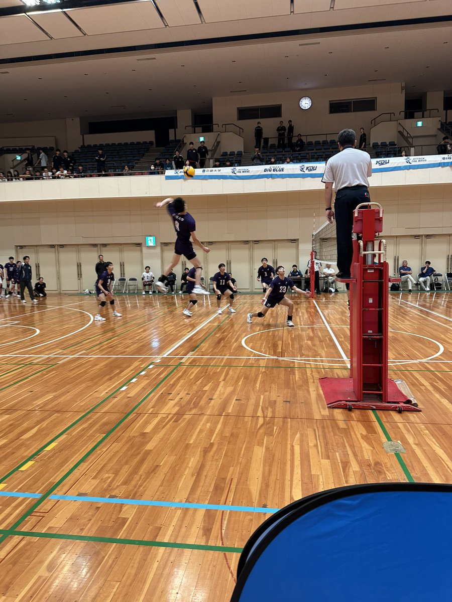 kansaiuvf's tweet photo. 【2024年度　Phiten cup関西大学バレーボール大学男女選手権大会】
男子
aコート　決勝戦
天理大学-近畿大学
2-0
25-14
25-21 https://t.co/0ZeZsxFqOq