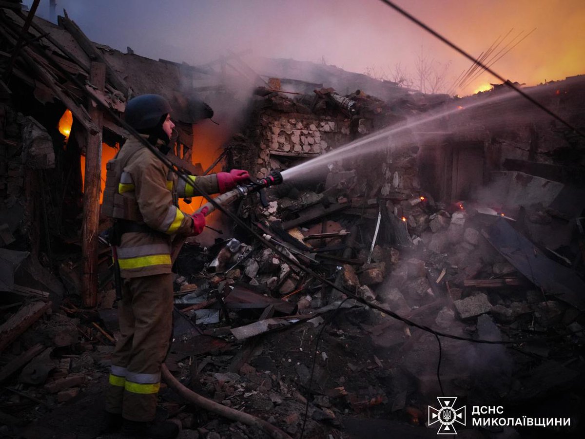 United24media's tweet photo. ⚡️ Two were killed, and six others sustained injuries, including two children, as a result of Russian attack on Mykolaiv this morning, according to the State Emergency Service.

📷: SESU https://t.co/AtES3kDSTA