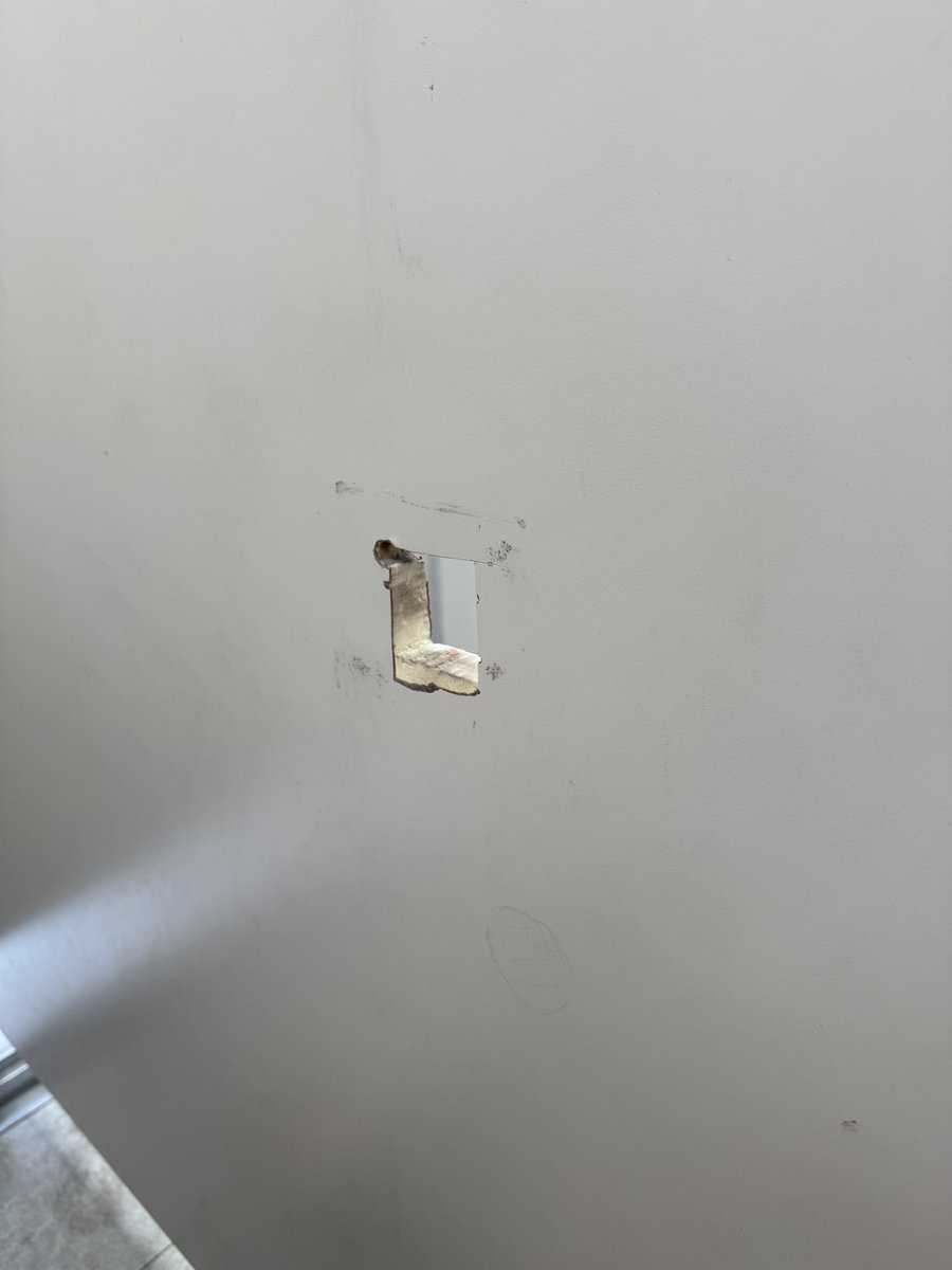 มีใครให้ยาวกว่านี้อีกมั้ย ขนาดยังไม่เเข็งนะเนี้ย ไม่ต้องถามนะว่าสถานที่ไหน ไม่ขอบอกลายละเอียด