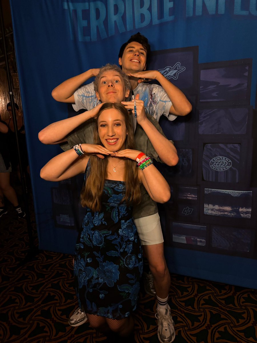 dnpwhimsy's tweet photo. finally met my two favorite people after years of dreaming it would happen💙✨ https://t.co/t3dflhupiW
