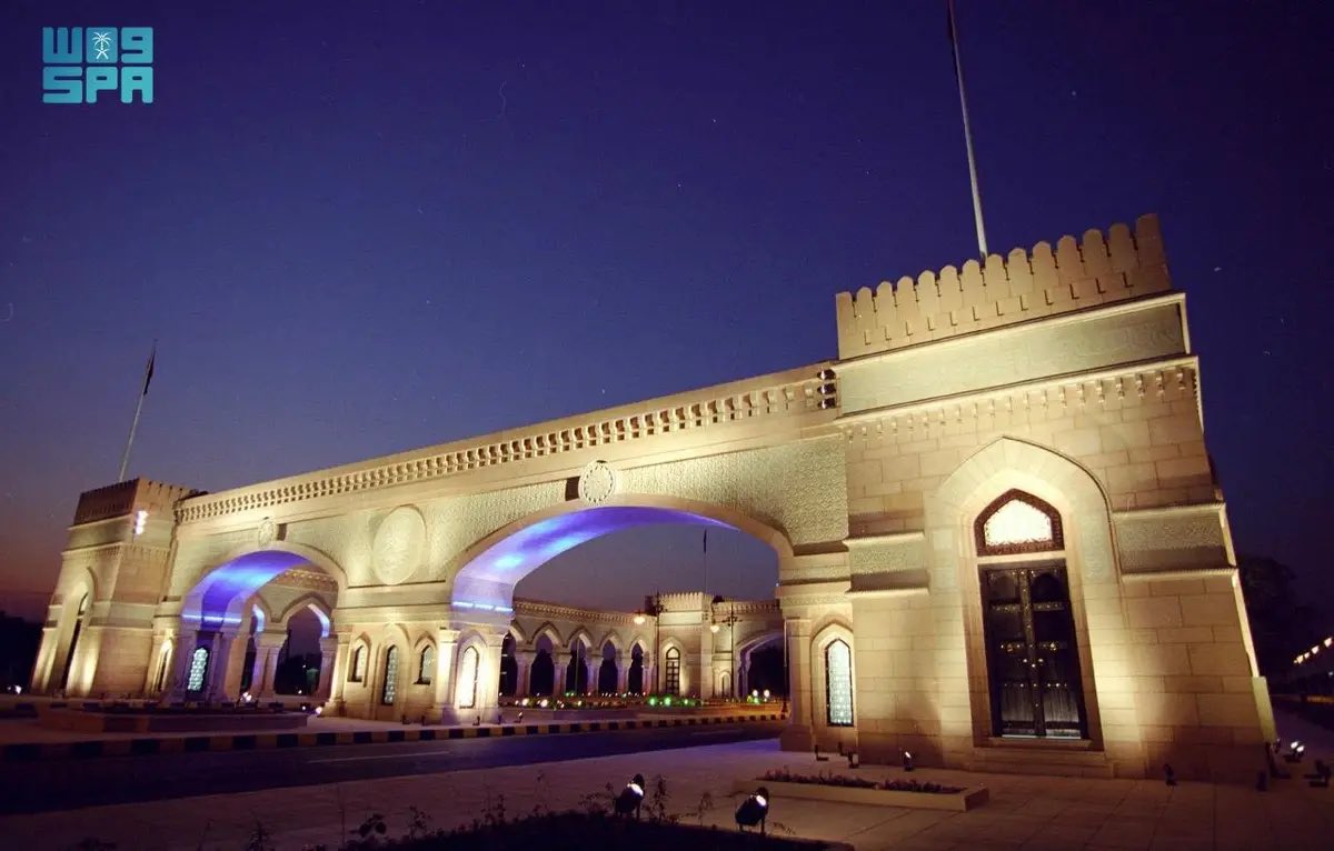 غدًا الاثنين 18 نوفمبر..

سلطنة عمان تحتفي باليوم الوطني الرابع والخمسين للسلطنة، والسعوديون حكومة وشعبًا يشاطرون إخوانهم في عُمان مشاعر الاعتزاز بما تحقق، والتطلع نحو مستقبل مشرق، مرتكزين على قوة العلاقات التي تربط البلدين.

(واس)

-