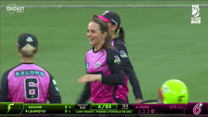 Amelia Kerr gets Litchfield and Learoyd in consecutive deliveries! 🔥 📹 Credits: Twitter/WBBL