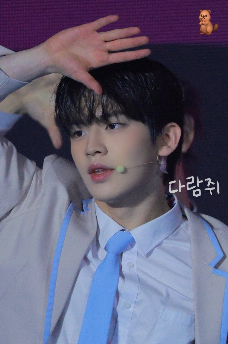 zzhsjeke95577's tweet photo. 241116 KGMA 
달나라의 왕자님 🌜
#스타라이트보이즈 #StarlightBoys 
#이다을 #LEEDAEUL #星光闪耀的少年 #李多乙 https://t.co/1vG1Zcl5Cc