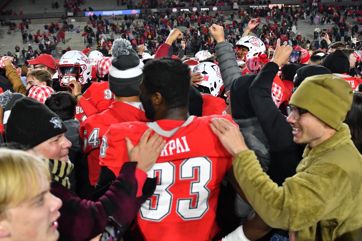 UNMLoboFB's tweet photo. What a night. 

#GoLobos | #EarnedNotGiven https://t.co/o7tZdQwIqL