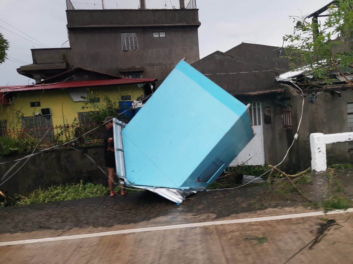 KM_Jessica_Soho's tweet photo. Bagsik ng Super Typhoon Pepito, ramdam sa malaking bahagi ng bansa #KMJS20 https://t.co/yOLJ61cNLI