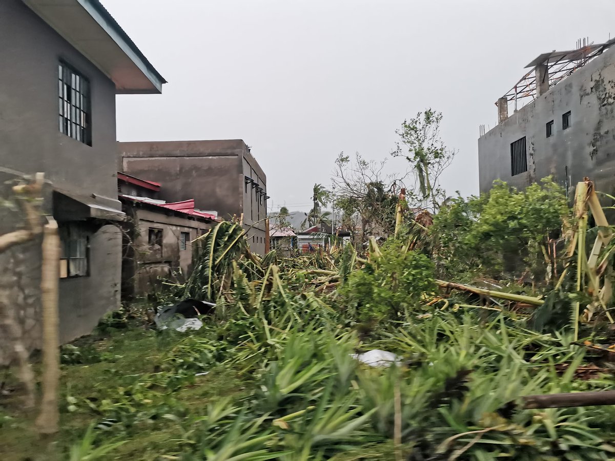 KM_Jessica_Soho's tweet photo. Bagsik ng Super Typhoon Pepito, ramdam sa malaking bahagi ng bansa #KMJS20 https://t.co/yOLJ61cNLI