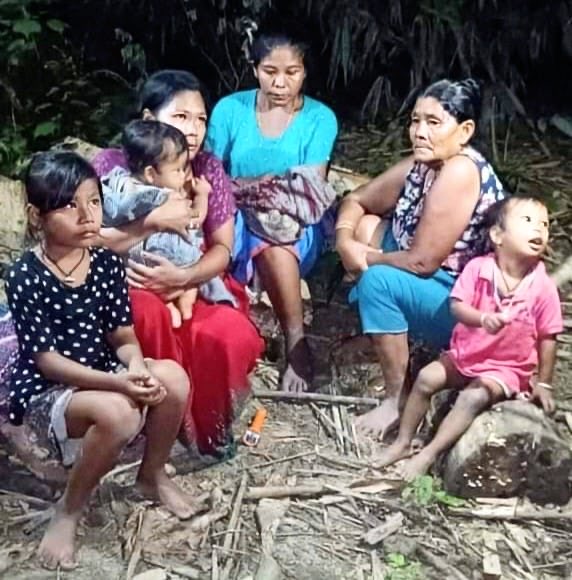 RamdasAthawale's tweet photo. Deeply saddened by the tragic incident in Manipur. 6 innocent lives (3 women &amp; 3 minors) from Meitei community were kidnapped &amp; killed by terrorists. Condemn terrorism! Demand severe punishment for culprits. #JusticeForManipur #NoToTerrorism https://t.co/2uzPgmfapg