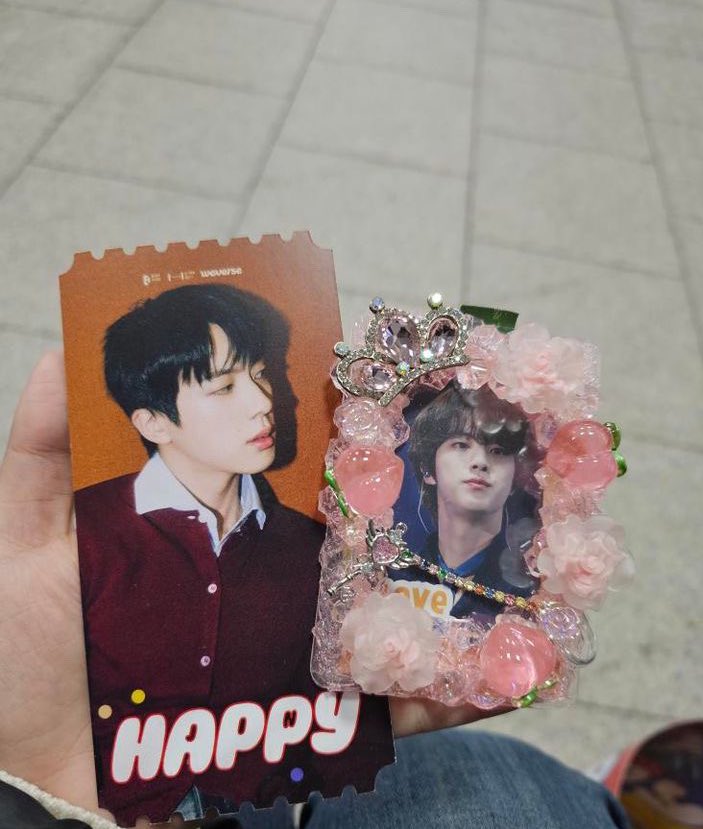 goodb_xoxo's tweet photo. 살아는 있어요🙇🏻‍♀️
사랑하는 석진이 고마워💜
빨리만나🥰💜 https://t.co/47JXxOzKRb