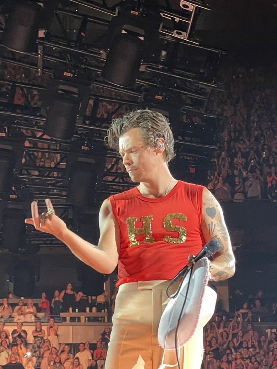 Massharry2's tweet photo. Goodmorning beautiful people but a little more to Harry Edward Styles and only to him #harrystyles https://t.co/pUX2d1BT8b