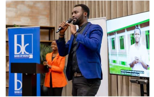 MigambiJean1's tweet photo. Ejo nabaye JUDGE muri Money Makeover yatangijwe na Ketsia agamijeko Abana bo muri Secondary batangira kwizigamira, bagakora ku ifaranga bakamenya no gutegura Imishinga bakiri bato izababyarira inyungu! Nababwiyeko Ku myaka yanjye niga Senior Four ntashoboraga Public Speaking... https://t.co/EYAPceV7ad