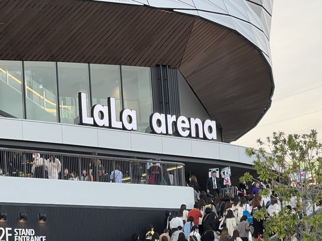 KANJAMNEWS's tweet photo. ららアリーナ最天井也🏟️
2回ともアリーナだったから違う角度で存分に楽しんでくれるわ🤩
これでこの活動も一区切りだな❗️
少し穏やかな落ち着いた生活に戻そう😊 https://t.co/OSBbDDVJIT