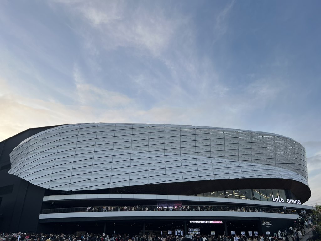 KANJAMNEWS's tweet photo. ららアリーナ最天井也🏟️
2回ともアリーナだったから違う角度で存分に楽しんでくれるわ🤩
これでこの活動も一区切りだな❗️
少し穏やかな落ち着いた生活に戻そう😊 https://t.co/OSBbDDVJIT