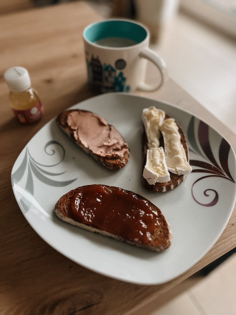 Dunkle Jahreszeit schön und gut, aber warum muss es denn ständig tagsüber auch dunkel und hässlich und grau sein? 🙄