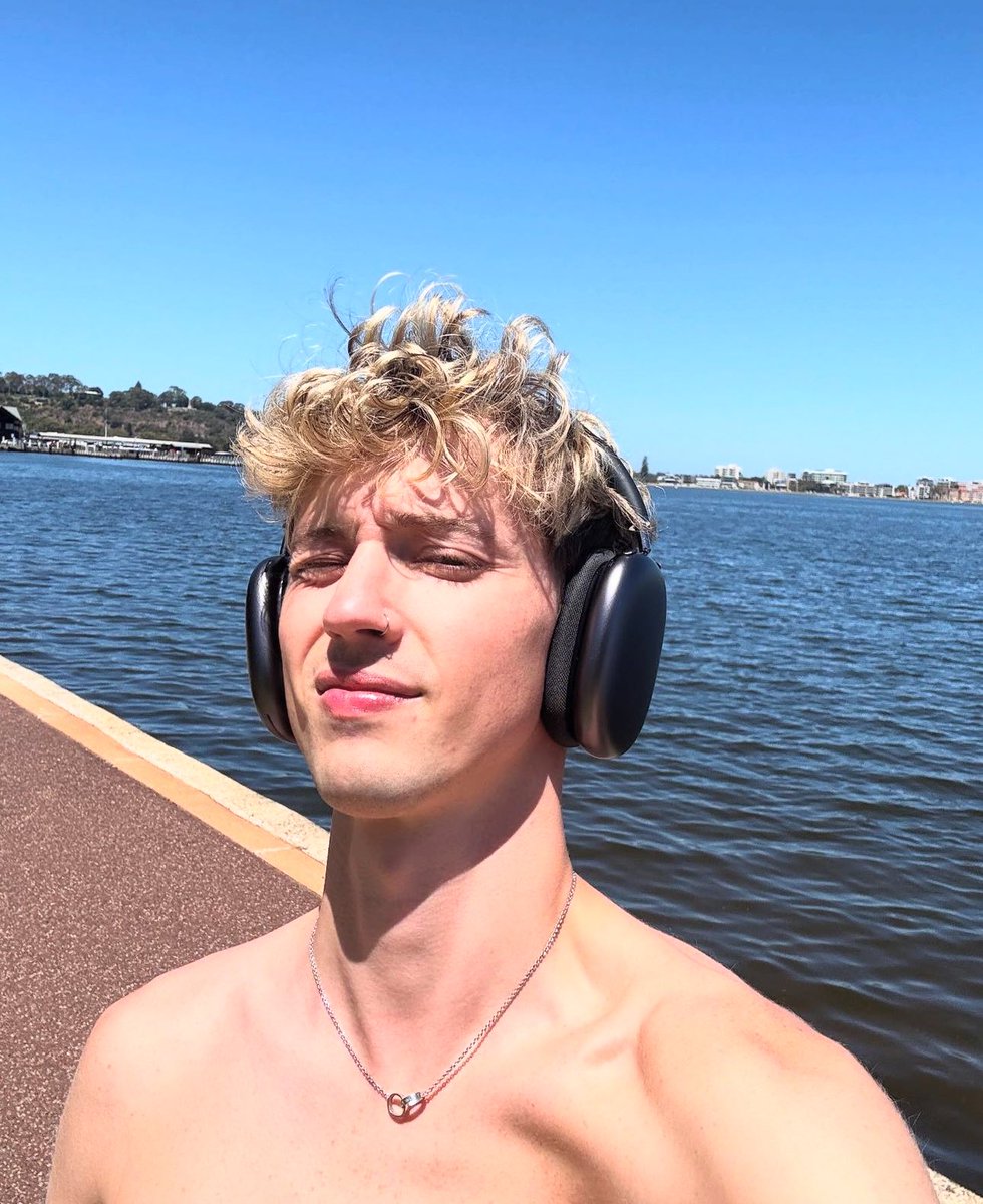 Troye Sivan looks handsome in new selfie from Perth.