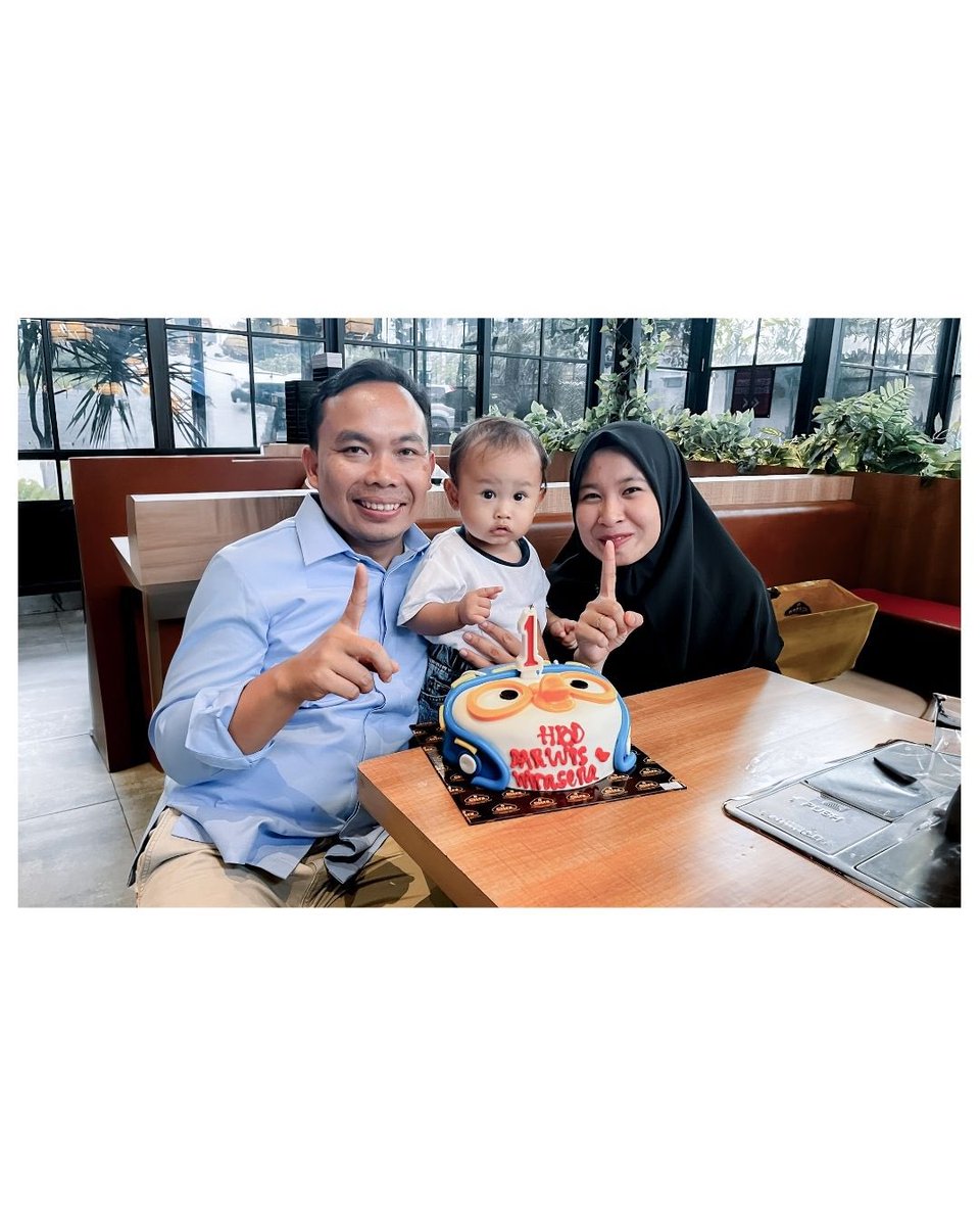 sam_ali_m's tweet photo. Selamat ulang tahun ke-satu anakku sayang, si kapten kecil, sam Darwis! Semoga selalu dilimpahi kebahagiaan dan kasih sayang. 🤍 https://t.co/2WJDH1fGOz