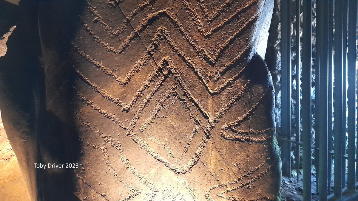 For #StandingStoneSunday Hand-pecked magical Neolithic art - thought to represent a tomb guardian - engraved on a stone inside Barclodiad y Gawres passage grave, Ynys Môn/Angelsey, Wales, 5,500-6,000 yrs ago; echoing the Boyne Valley rock art of Ireland 

📷 My own, Jan 2023
