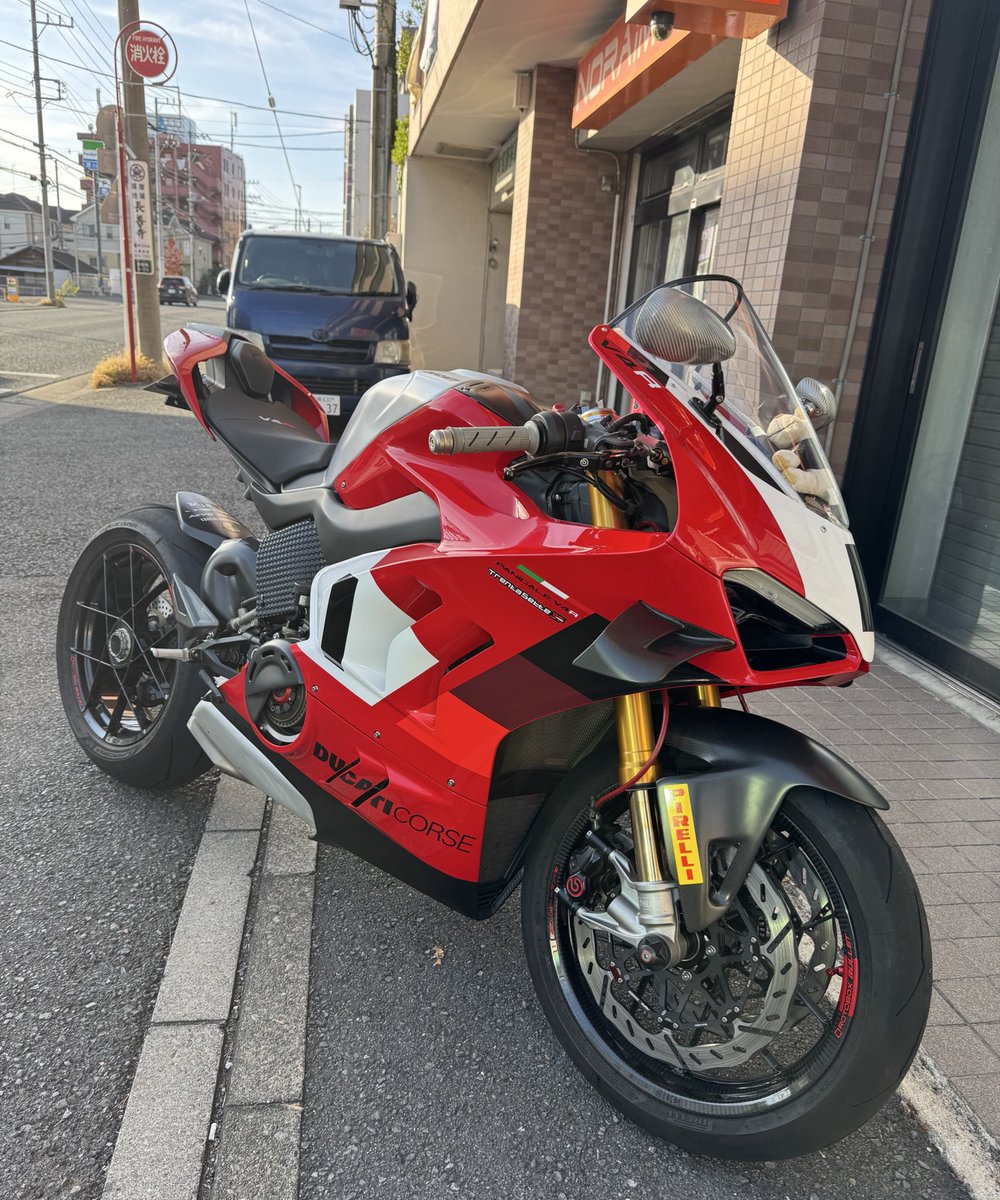 trentasette37_'s tweet image. #ROTOBOX カーボンホイール取付‼️
#motosalon
#Trentasette37_
#トレンタセッテ37