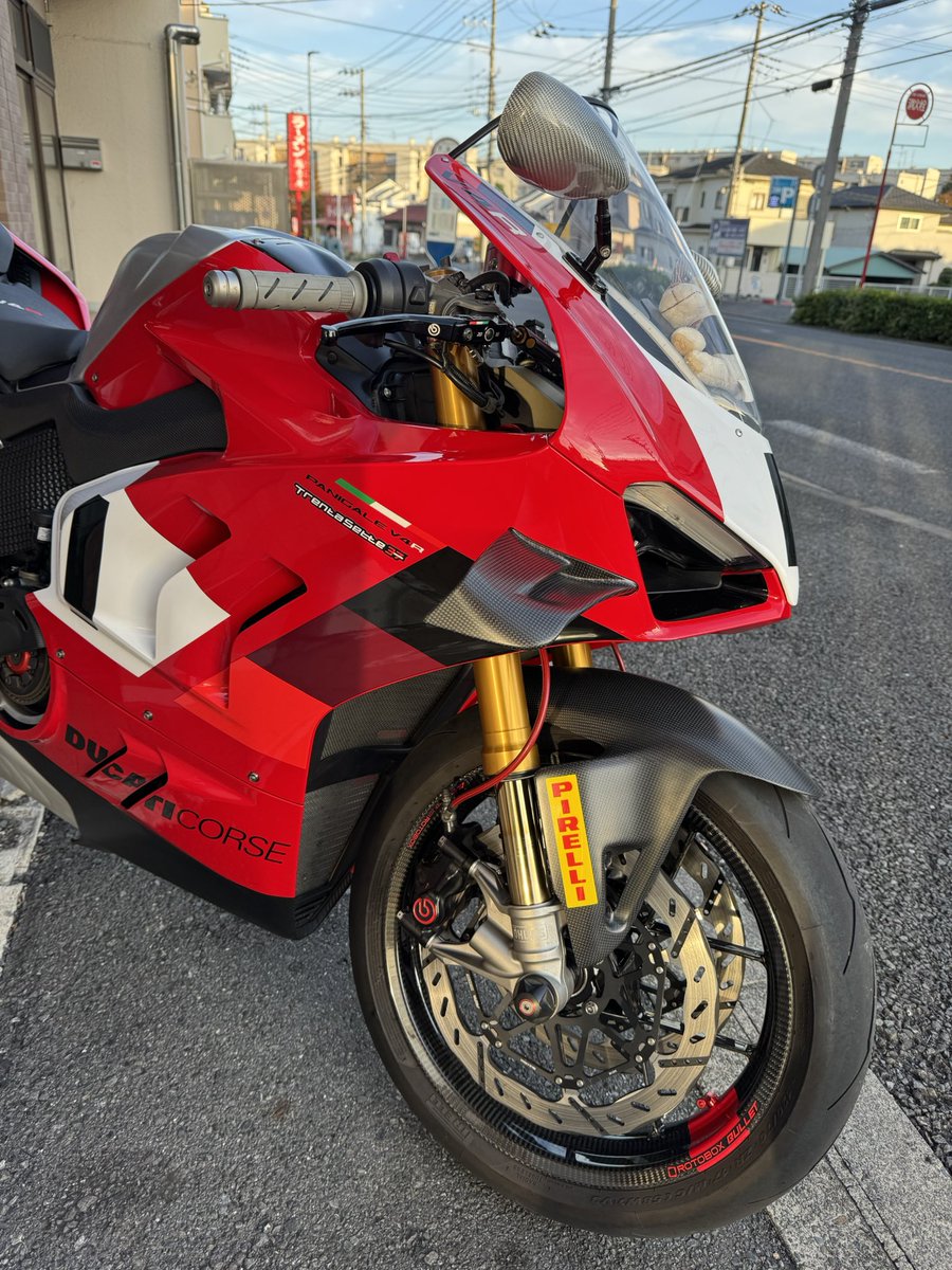 trentasette37_'s tweet image. #ROTOBOX カーボンホイール取付‼️
#motosalon
#Trentasette37_
#トレンタセッテ37