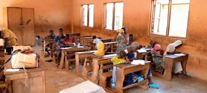 #ActivityUpdate :Literacy Clinic
Yesterday's literacy session at our literacy clinic was a success! 19 students joined us for an engaging day of learning, covering Maths and English.Reed Africa Ghana Literacy clinic comes off every Saturday facilitated by volunteers.